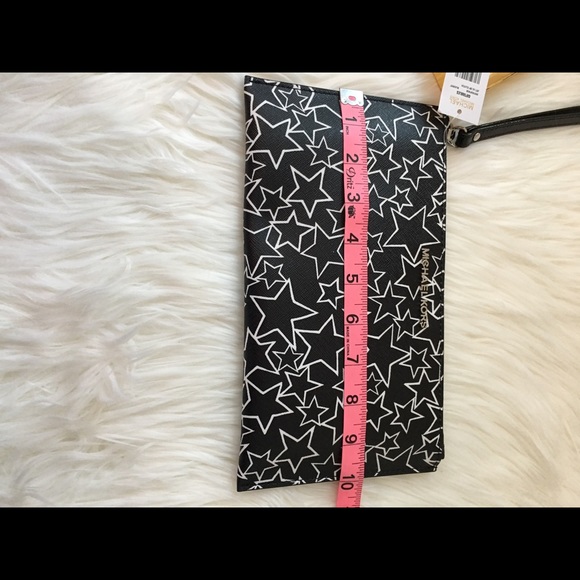 LAST ONE NWT Michael Kors Giftables LG Zip Clutch - Picture 5 of 8
